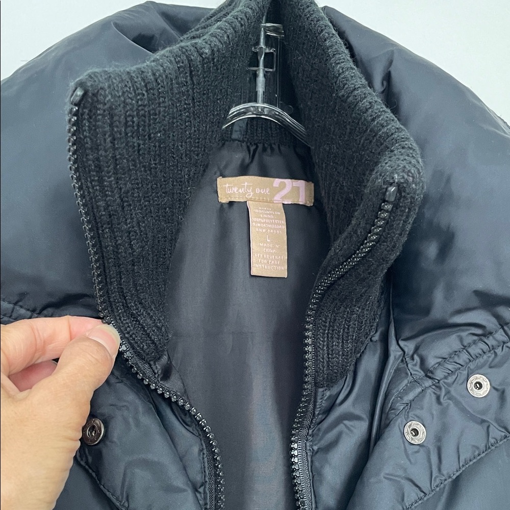 Forever 21 Black Puffer Vest - Picture 5 of 6